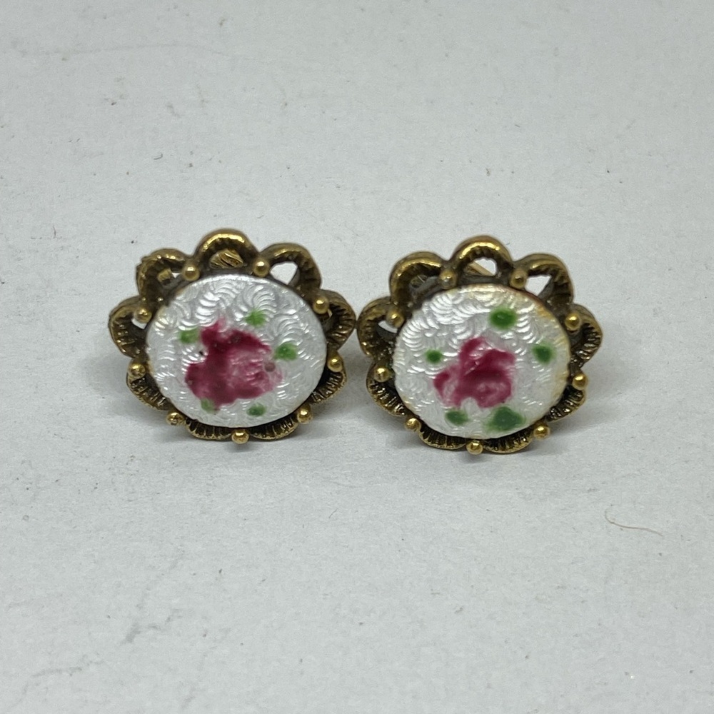 Vintage Round Clip Earrings - Picture 4 of 5